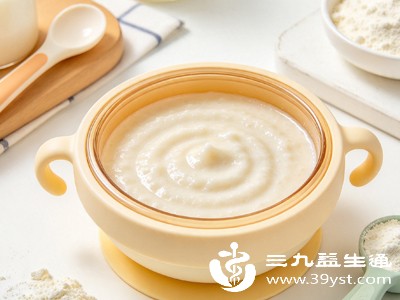 制作辅食的食材需新鲜，餐具需彻底消毒，避免细菌感染