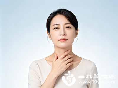 某些全身性疾病或皮肤病也可能伴随指甲空甲症状，如甲状腺功能异常