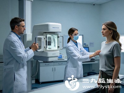 如果有乳腺假体、体内金属节育环、心脏支架、钢板等，拍片前主动告诉放射科医生