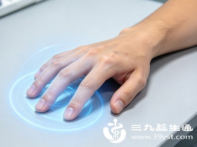 手腕里有个叫腕管的通道,正中神经从这里通过 手腕里有个叫腕管的通道,正中神经从这里通过