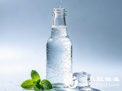 是否适合喝苏打水，首先要看尿液的酸碱度