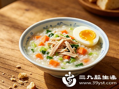 搭配足量蔬菜和适量蛋白质，比如鸡蛋、鱼、瘦肉、豆制品，饱腹感更稳，也更不容易饿