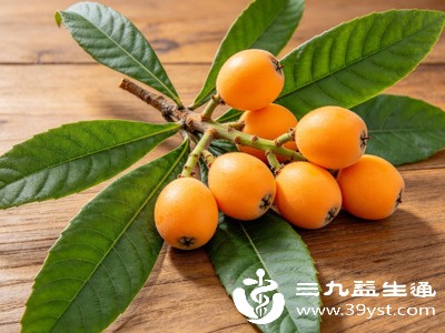 虽然枇杷叶温和,但并非人人皆宜。体质虚寒的人群,如经常腹泻、手脚冰凉,应尽量少喝,以免加重虚寒症状 虽然枇杷叶温和,但并非人人皆宜。体质虚寒的人群,如经常腹泻、手脚冰凉,应尽量少喝,以免加重虚寒症状
