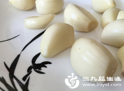 生蒜最好少碰，熟蒜也要看个人耐受