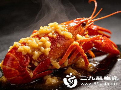 小龙虾多生长在淡水环境中,可能携带肺吸虫、线虫等寄生虫,以及大肠杆菌等有害细菌 小龙虾多生长在淡水环境中,可能携带肺吸虫、线虫等寄生虫,以及大肠杆菌等有害细菌