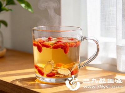 枸杞西洋参搭配后,性质变得更加温和,既能发挥滋补功效,又能降低单一食材的“偏性” 枸杞西洋参搭配后,性质变得更加温和,既能发挥滋补功效,又能降低单一食材的“偏性”