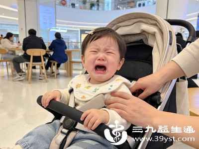 6-12个月的宝宝,每次乘坐时间建议不超过1小时,每天累计不超过3小时 6-12个月的宝宝,每次乘坐时间建议不超过1小时,每天累计不超过3小时