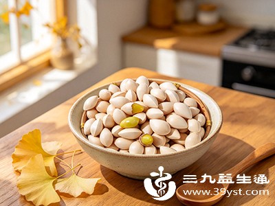 想吃白果，去正规商超或药店购买经过处理的食用白果，比自己“从源头处理”靠谱得多
