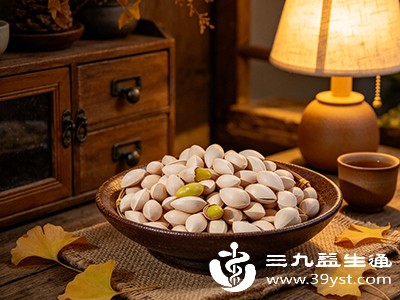 银杏果含多种毒素，路边捡的别乱吃，处理不当可能中招