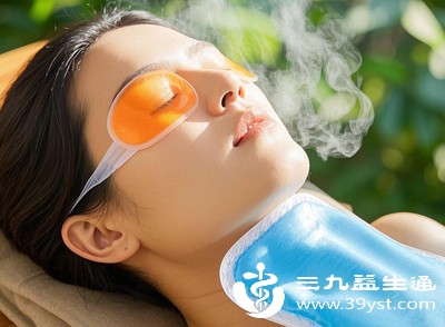 本身有干眼症的人,如果长期佩戴不透气眼罩,醒来后更容易觉得眼睛发涩、发胀 本身有干眼症的人,如果长期佩戴不透气眼罩,醒来后更容易觉得眼睛发涩、发胀