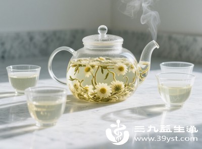 金银花和菊花都是常见的清热食材，二者搭配泡水，清热降火的效果加倍