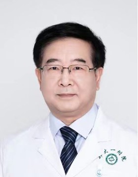 閆東明