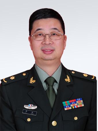 李泱