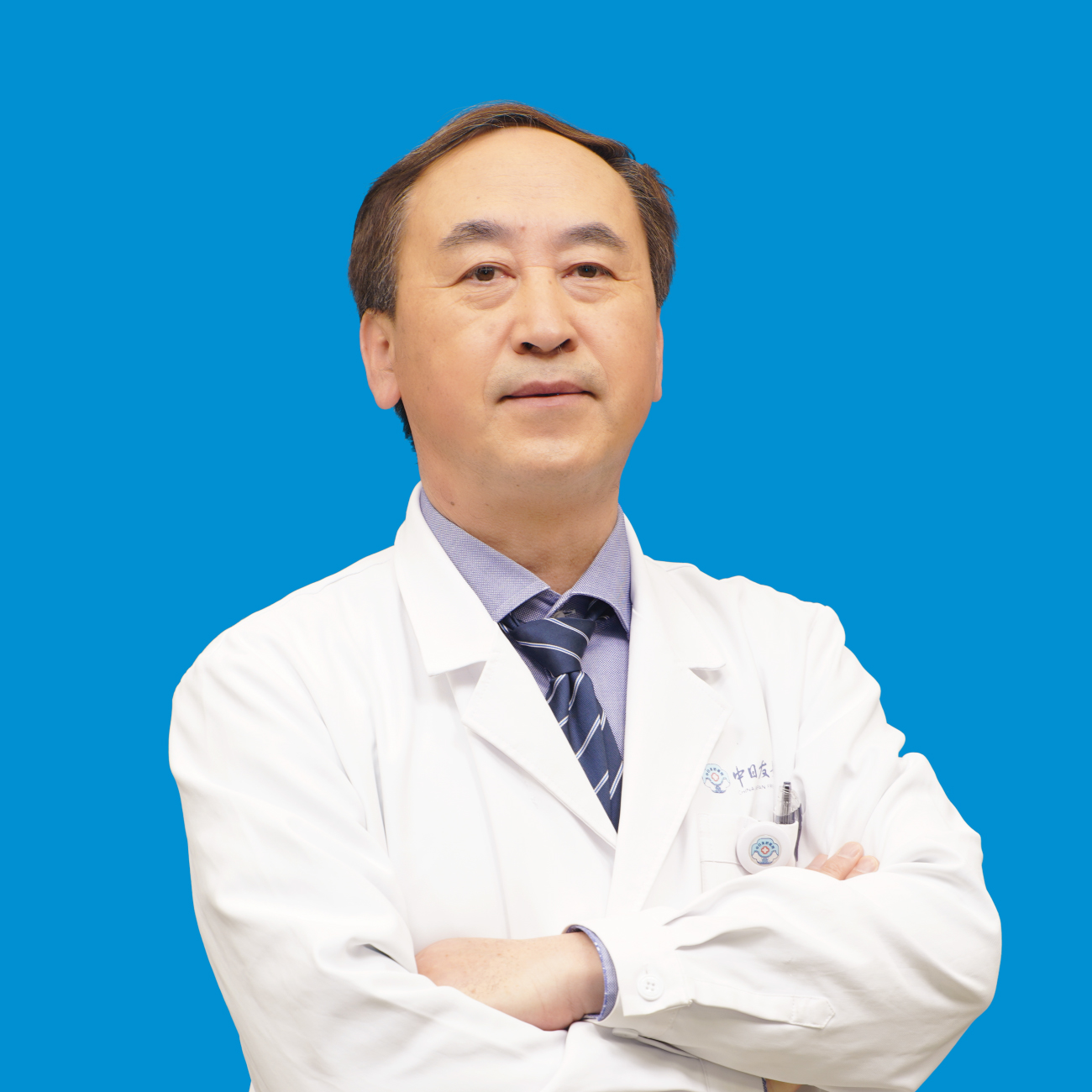 賈立群