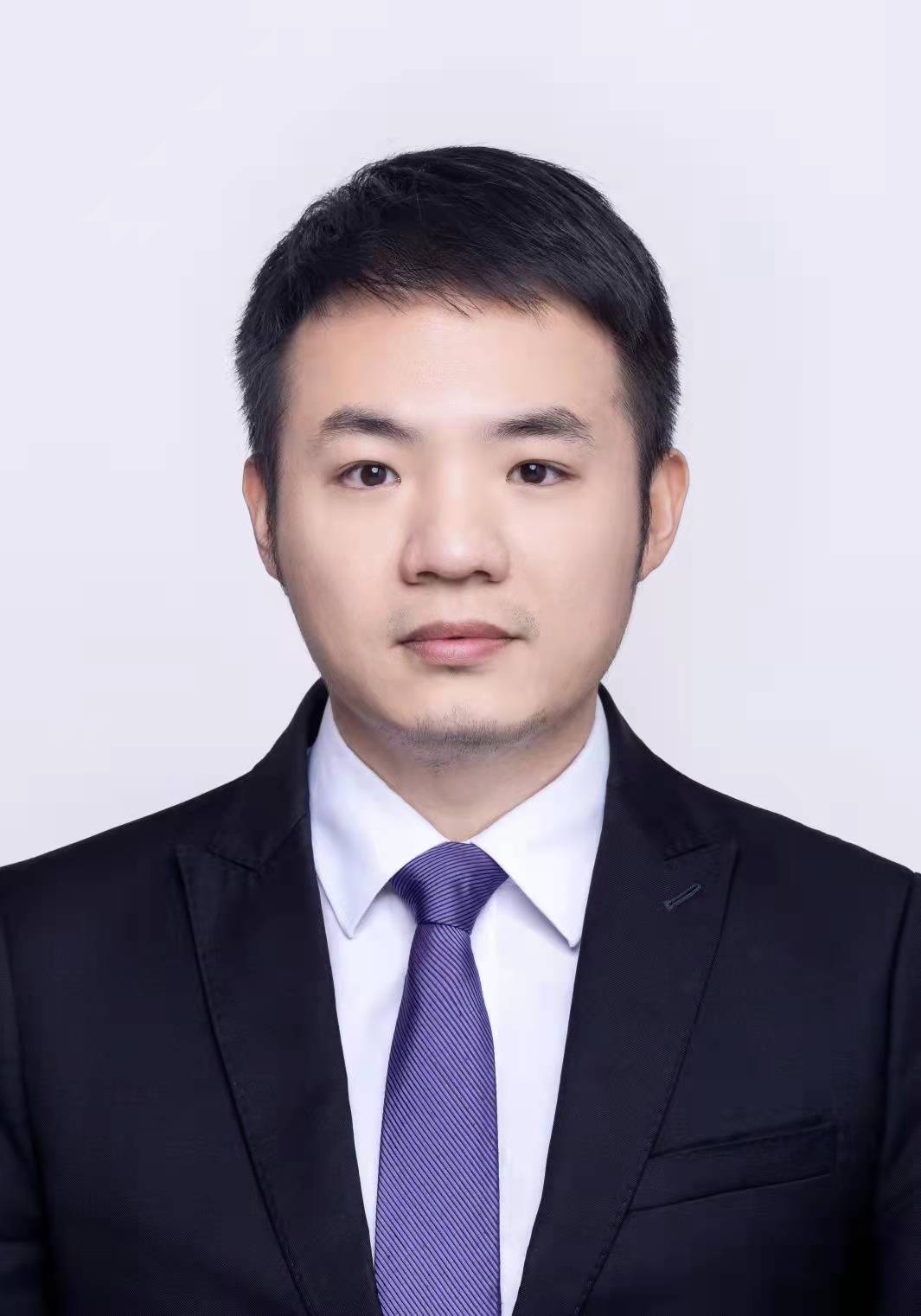 劉 洪
