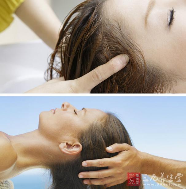 用手指肚按摩梳理头发,可以改善头皮的血液循环,有利于强健发质